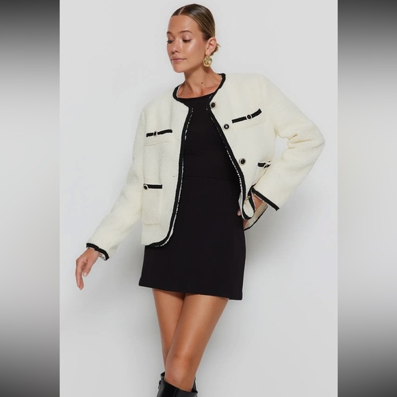 27 Coco Chic Fully lined Fabulous Jacket - Picture 3 of 5